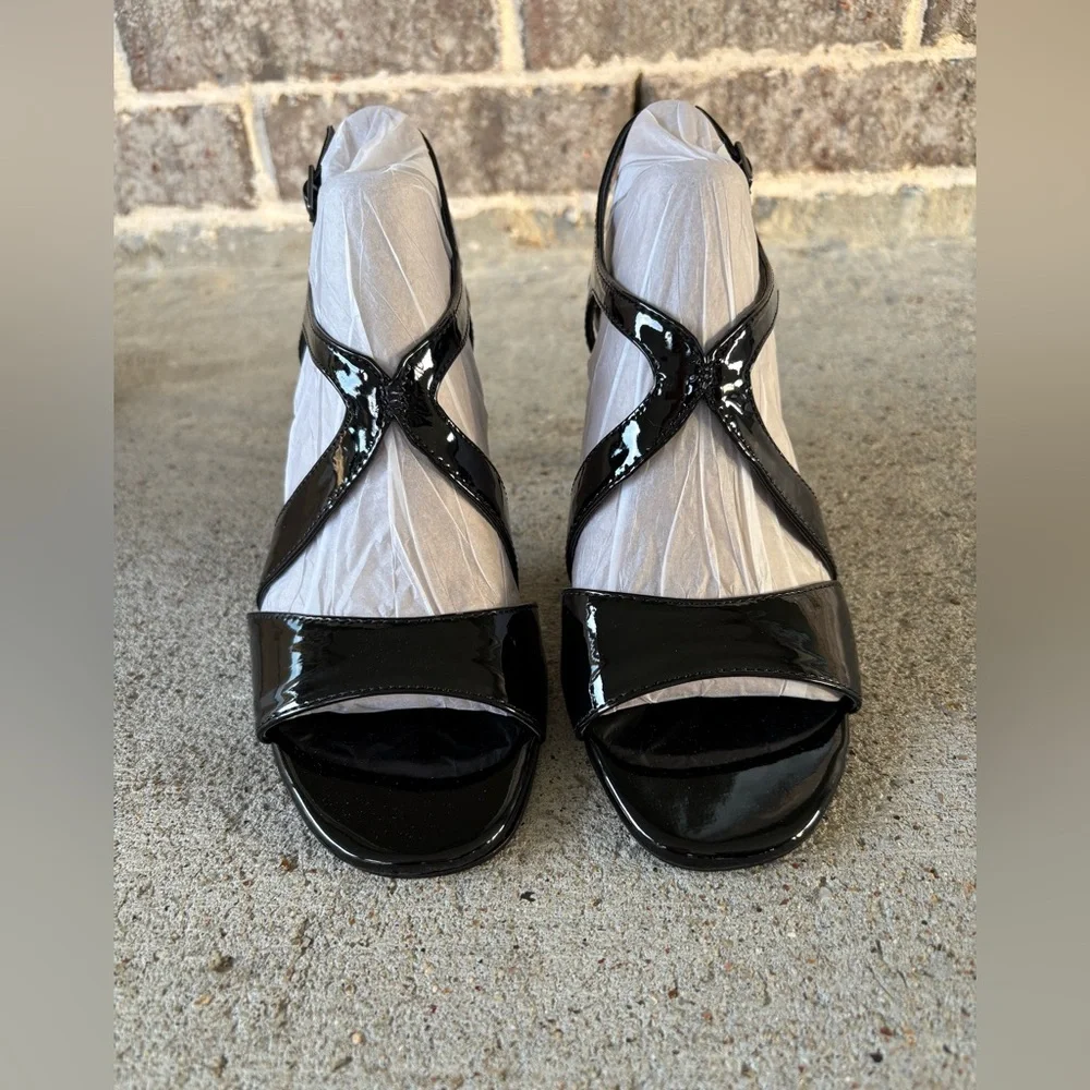 Bandolino Like New Black Patent Leather Heels 6.5 - Picture 3 of 10
